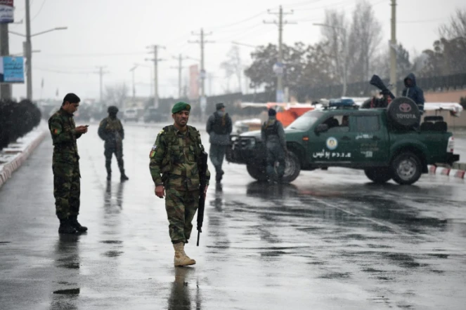 Des membres de forces de sécurité afghanes sur les lieux d'un attentat à Kaboul, le 29 janvier 2018