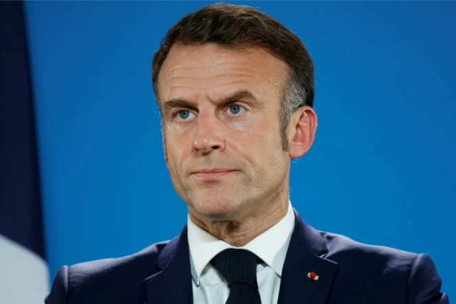 Le président français Emmanuel Macron assiste à une conférence à Bruxelles, le 17 octobre 2024
