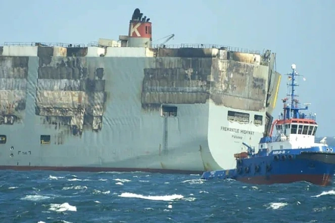 Le navire porte-voitures Fremantle Highway le 30 juillet 2023, dans une photo des garde-côtes néerlandais