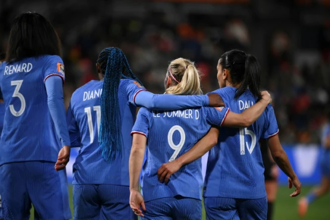 (De à d) Les Françaises Wendie Renard, Kadidiatou Diani, Eugénie Le Sommer, après le quatrième but contre le Maroc au Mondial, le 8 août 2023 à Adélaïde.