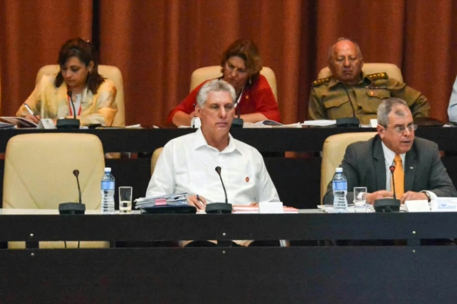 Le président cubain Miguel Díaz-Canel (c) à l'Assemblée nationale, le 21 juillet 2018 à La Havane