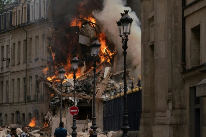 Vue de l'immeuble effondré suite à une explosion à Paris le 21 juin 2023