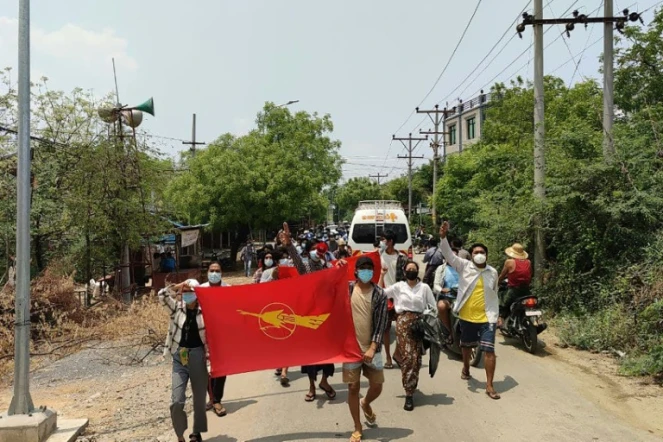 Photo d'une source anonyme postée sur  Facebook le 19 avril 2021 d'une manifestation d'étudiants à Mandalay