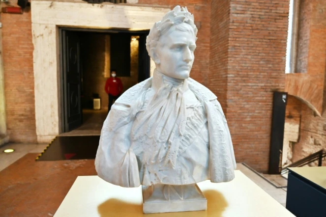 Un marbre anonyme, "Buste de Napoléon Ier Empereur des Français", lors de l'exposition "Napoléon et le mythe de Rome" au Musée des marchés de Trajan, le 11 mars 2021 à Rome