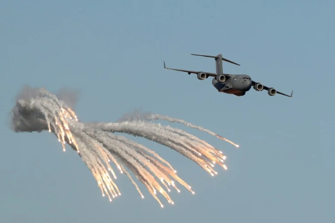 Photo prise le 7 décembre 2017 montrant des avions militaires lors des célébrations de la fête nationale au Qatar à Doha