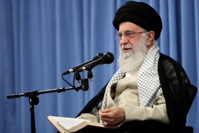 Photo fournie par le site officiel du guide suprême iranien, l'ayatollah Ali Khamenei, le montrant lors d'un discours à Téhéran le 17 septembre 2019