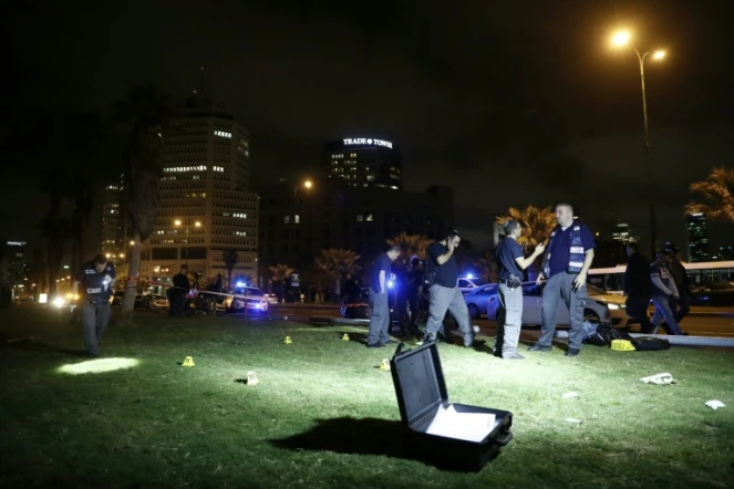 La police israélienne sur les lieux d'une attaque au couteau à Tel Aviv, le 8 mars 2016