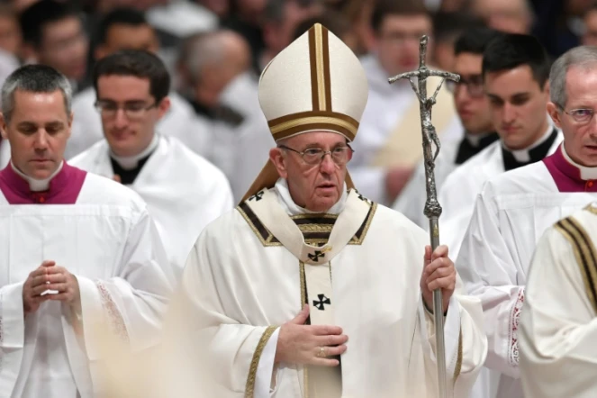 Le pape François à la fin de la messe de Noël au Vatican le 24 décembre 2017