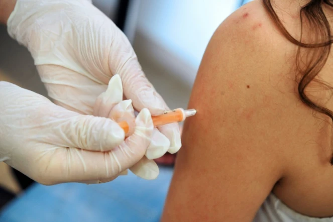 Deux cent grands médecins ou responsables hospitaliers lancent un appel en faveur de la vaccination obligatoire souhaitée par la ministre de la Santé, Agnès Buzyn