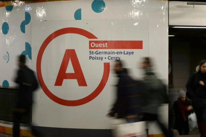 La ligne A du RER à la station RER Châtelet-Les Halles à Paris