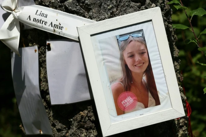 Un portrait de Lina est accroché à un arbre près de l'endroit où elle a disparu, le 30 juillet 2024 à Saint-Blaise-la-Roche, dans le Bas-Rhin