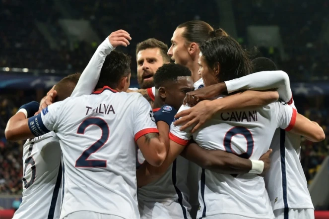 Les joueurs du PSG se congratulent après le but de Serge Aurier face au Shakhtar, le 30 septembre 2015 à Lviv