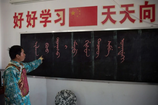 Shi Junguang dans sa salle de classe de l'école Sanjiazi Manchu à Sanjiazi en Chine, le 4 mai 2016