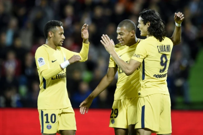 Le trio d'attaquants parisiens Neymar Jr, Kylian Mbappé et Edinson Cavani, tous buteurs face au FC Metz, le 8 septembre 2017 à Saint-Symphorien