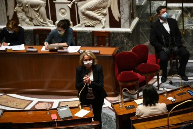 La ministre de la transition écologique Barbara Pompili après le vote sur le projet de loi climat en première lecture à l'Assemblée nationale à Paris le 4 mai 2021