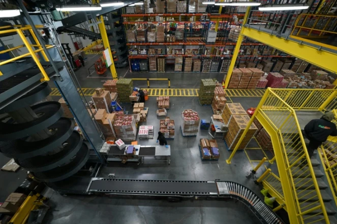 Dans le Bronx à New York, l'entrepôt de FreshDirect -photographié le 22 novembre 2019- est largement automatisé