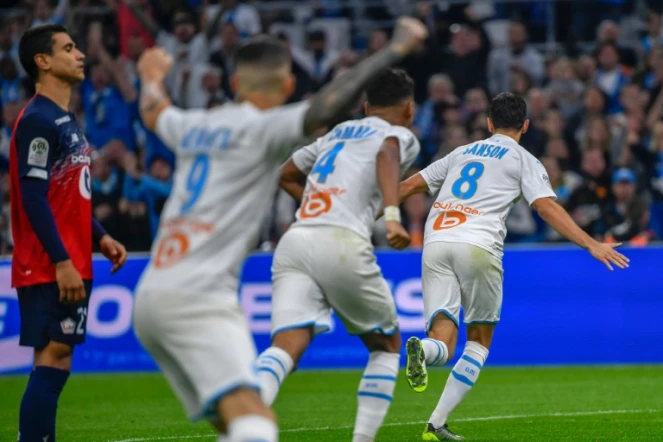 Le milieu de l'OM Morgan Sanson (d) ouvre la marque contre Lille le 2 novembre 2019 à Marseille