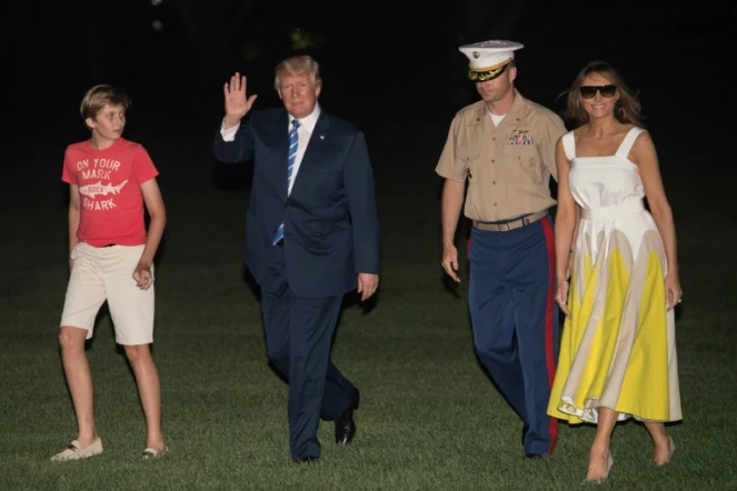 Le président américain Donald Trump, son épouse Melania et leur fils Barron à Washington le 20 août 2017