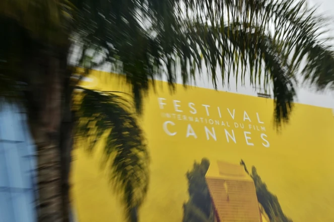 Une affiche devant le Palais des Festivals à Cannes le 9 mai 2016