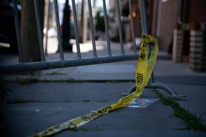Du ruban de police pend d'une barrière au lendemain d'une fusillade qui a fait trois morts et 11 blessés, à Philadelphie (Etats-Unis), le 5 juin 2022