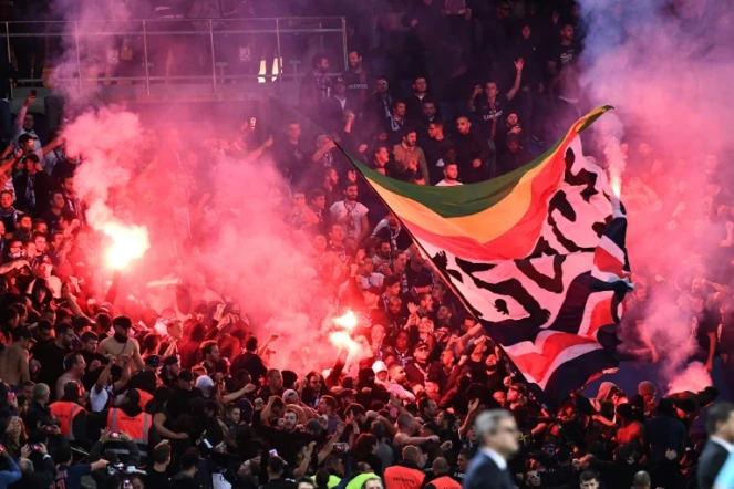 Des fumigènes allumés lors du match entre le PSG et l'Etoile Rouge Belgrade, en Ligue des champions, le 3 octobre 2018 au Parc des Princes
