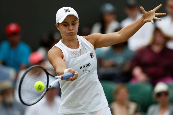 L'Australienne Ashleigh Barty face à l'Américaine Alison Riske à Wimbledon, le 8 juillet 2019 