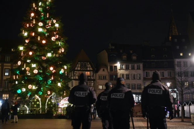 Patrouille de police près du marché de Noël après l'attentat, à Strasbourg, le 11 décembre 2018