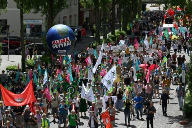 Des manifestants rassemblés contre la tenue du G7 à l'appel d'une quinzaine d'ONG de défense de l'environnement et de lutte contre les inégalités, le 25 juin 2022 à Munich