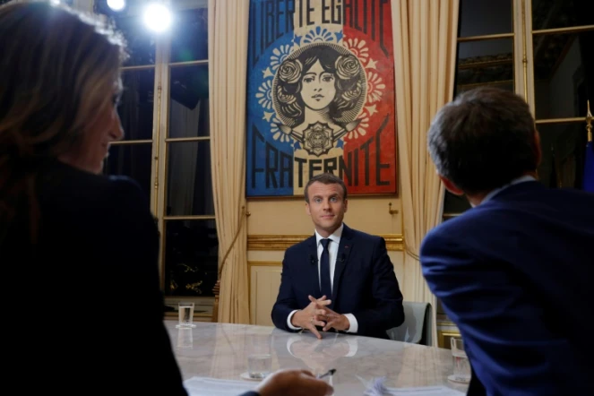Emmanuel Macron s'apprêtant à répondre aux questions de journalistes depuis l'Elysée, le 15 octobre 2017