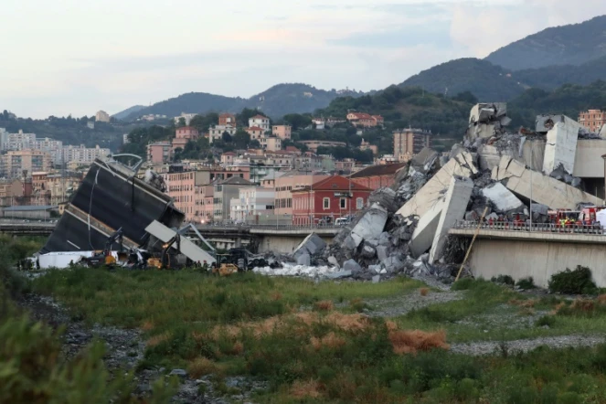 Un morceau de viaduc écroulé à Gênes, en Italie, le 14 août 2018