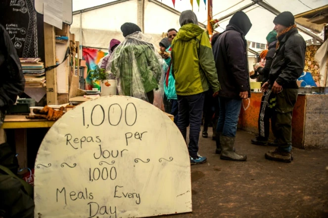 Un commerce illégal le 3 mars 2016 dans le camp de migrants de la "Jungle" à Calais