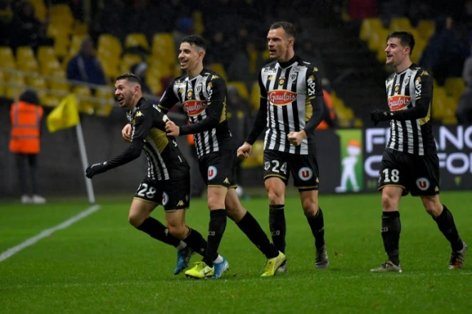 Les joueurs d'Angers après un but contre Nantes, le 21 décembre 2019 à La Beaujoire