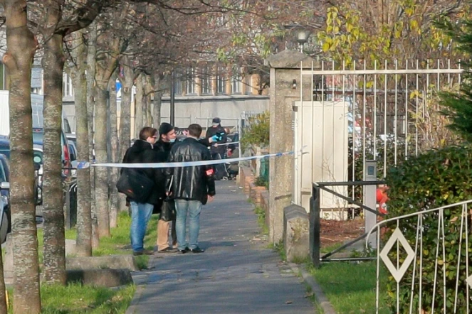 La police enquête à l'école maternelle Jean-Perrin d'Aubervilliers le 14 décembre 2015 où un instituteur a inventé avoir été attaqué au cutter 