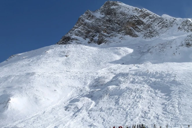 Photo fournie le 13 février 2017 par Radio Val d'Isère d'une avalanche survenue à Tignes 