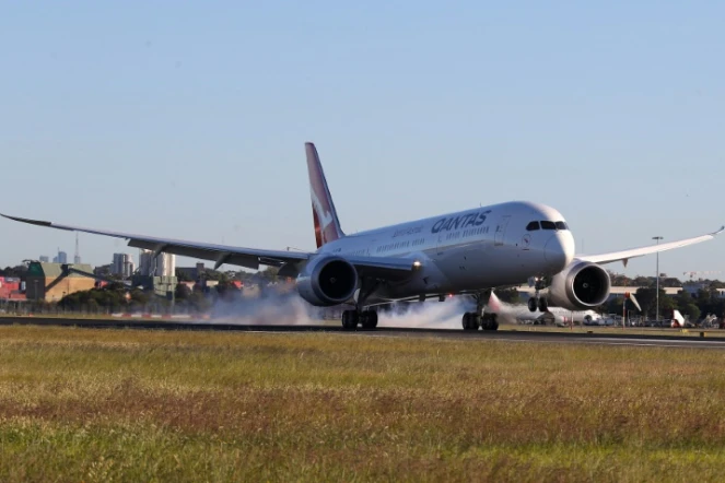Le Boeing 787 Dreamliner de Qantas qui a décollé vendredi de New York atterrit dimanche à Sydney après un vol de plus de 19 heures, le 20 octobre 2019