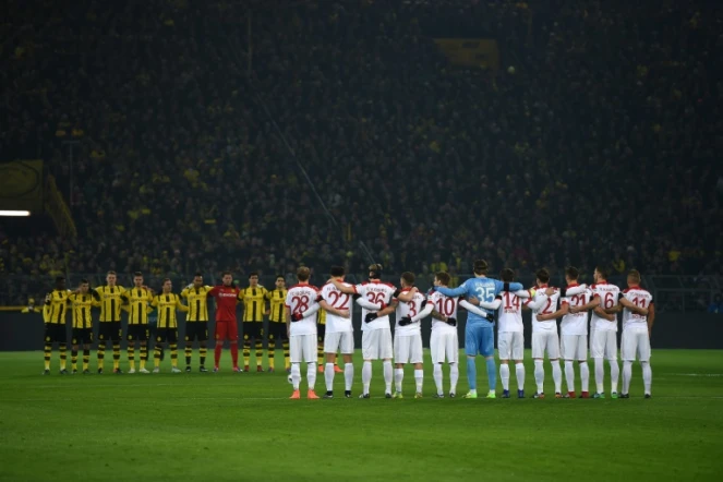 Minute de silence  avant le match entre Dortmund et Augsburg le 20 décembre 2016, en mémoire des victimes de l'attentat de Berlin