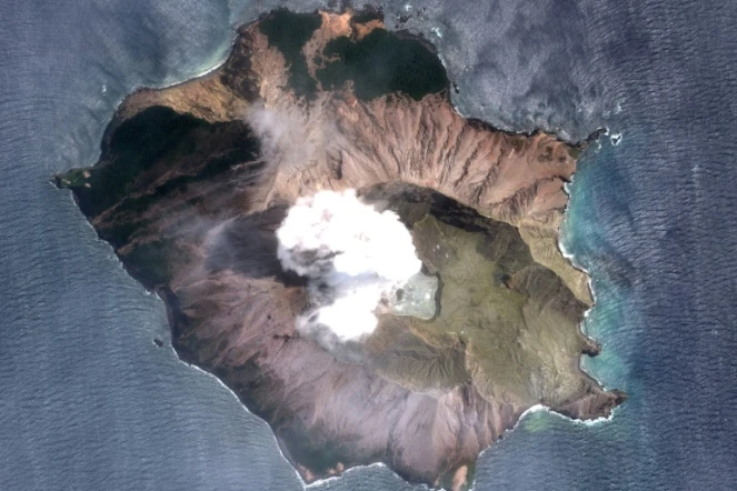 Les autorités estiment pouvoir retrouver les corps des victimes de l'éruption du volcan sur White Island.
