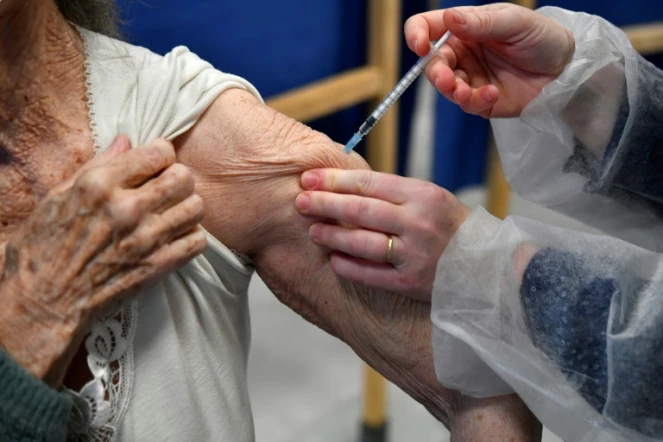 Vaccination dans un centre pour personnes âgées, à Quimper, le 20 janvier 2021