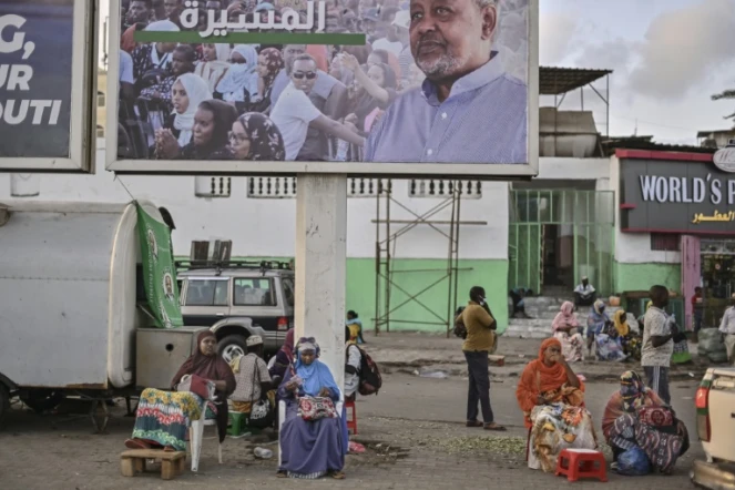 Des changeuses de monnaie dans les rues de Djibouti, le 11 avril 2021