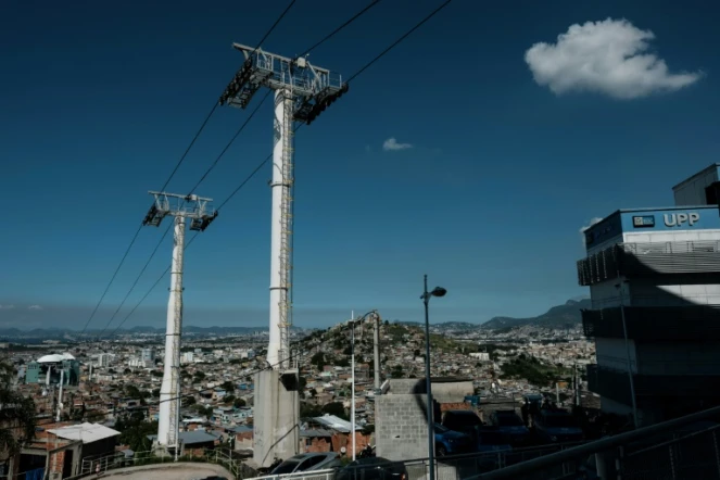 Le téléphérique au-dessus de la favela Alemao, désormais en arrêt, le 3 avril 2017 à Rio de Janeiro