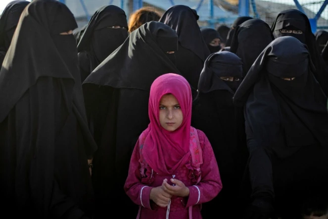 Des femmes et une fillette dans le camp d'al-Hol en Syrie, le 26 août 2022
