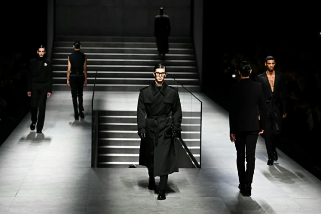Des mannequins défilent pour Dolce & Gabbana dans le cadre de la Fashion week homme à Milan, le 13 janvier 2024 