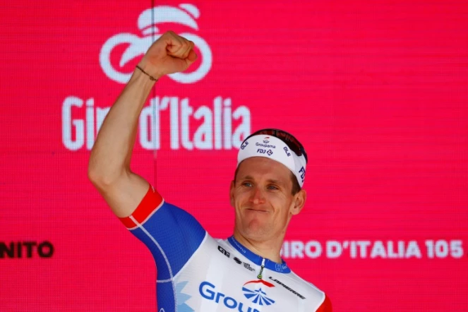 Le coureur de la Groupama-FDJ Arnaud Démare  vainqueur de la 13e étape du Giro à Cuneo, dans le Piémont, le 20 mai 2022 