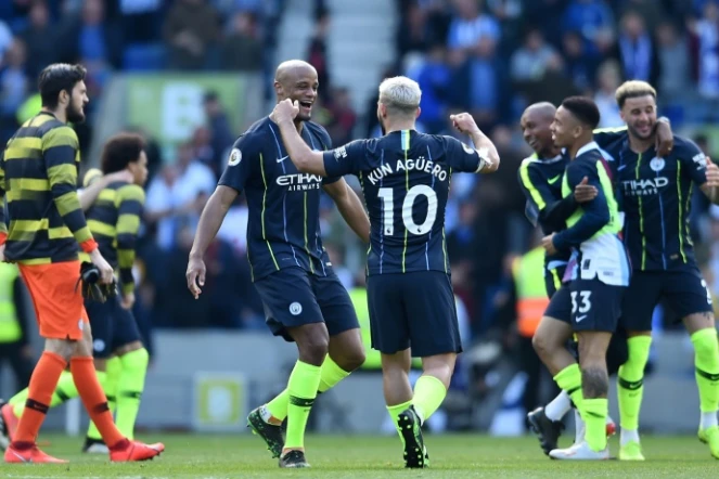 Les joueurs de Manchester City en liesse après avoir décroché le sacre de champion d'Angleterre à l'issue du match victorieux  à Brighton, le 12 mai 2019