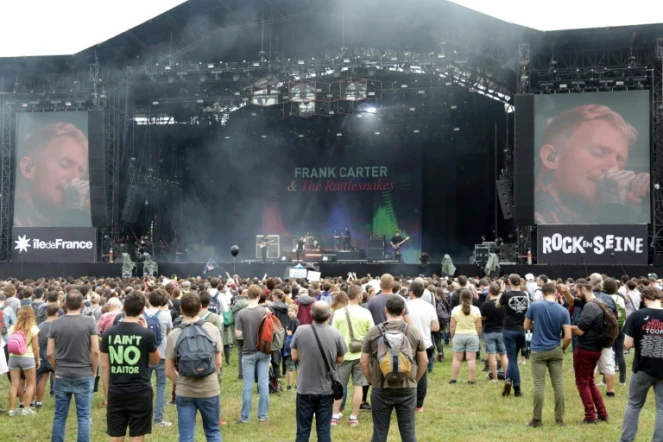 Le groupe britannique Frank Carter & the Rattlesnakes ouvre  a 15e édition du festival ock en Seine à Saint-Cloud, près de Paris, le 25 août 2017