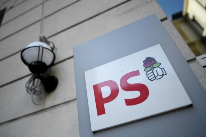 Le logo du PS, au siège rue de Solférino à Paris, le 18 décembre 2017
