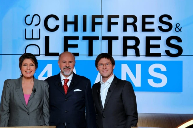 Les animateurs "Des chiffres et des Lettres"  Arielle Boulin-Prat, Bertrand Renard et Laurent Romejko (G à D) au siège de France Télévision à Paris, le 16 février 2012