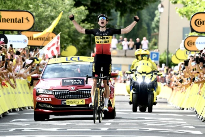 La joie du Belge Wout van Aert, après sa victoire en solitaire dans la 11e étape du Tour de France, disputée entre Sorgues et Malaucène, le 7 juille 2021