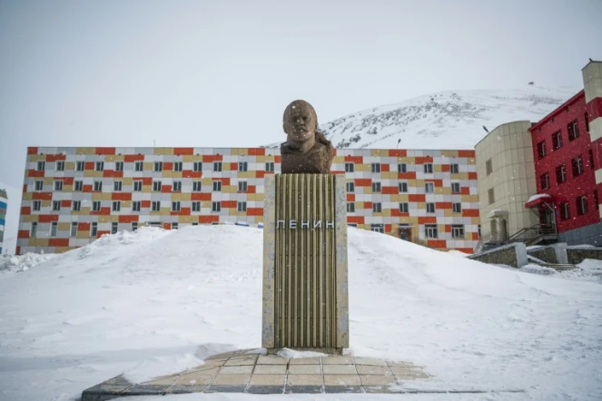 Un buste de Lénine à Barentsburg, le 7 mai 2022 dans l'archipel du Svalbard, dans le nord de la Norvège