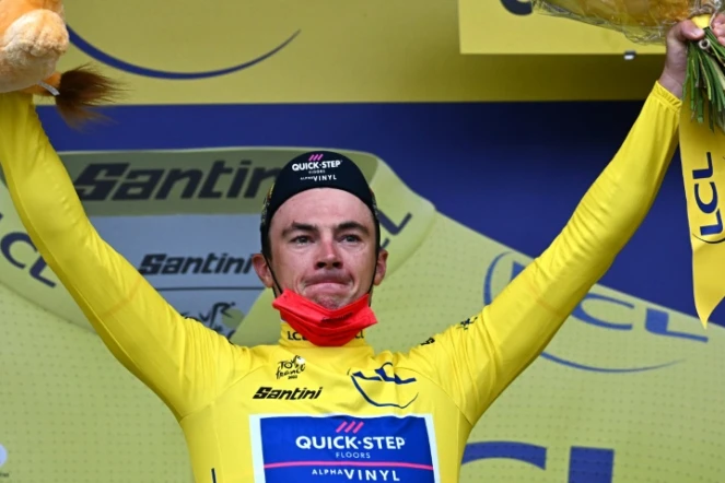 Le coureur de la Quick-Step Yves Lampaert premier maillot jaune du Tour de France 2022, après le contre-la-montre individuel, le 1er juillet à Copenhague 